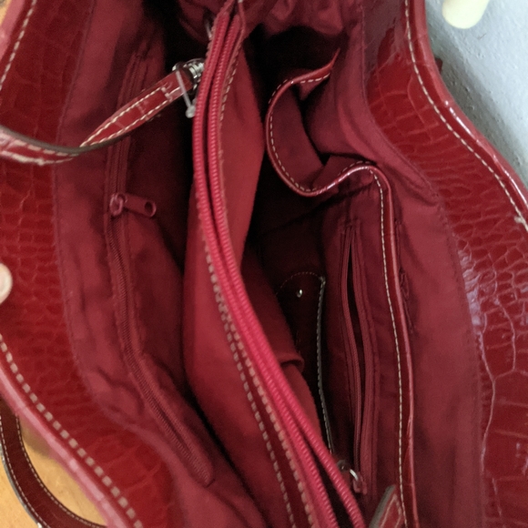 Liz Claiborne Red Faux Alligator Shoulder Bag - Picture 2 of 3